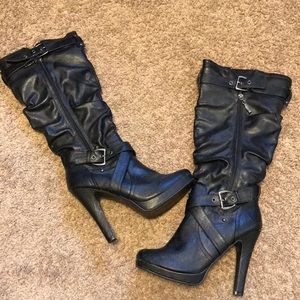 Heeled black boots